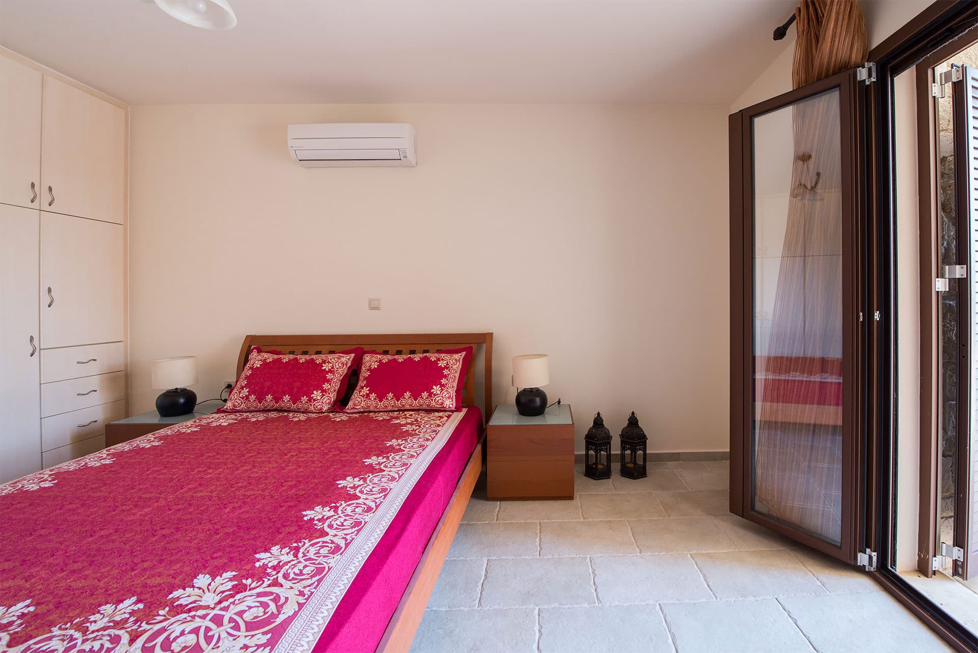 bedroom first level double bed