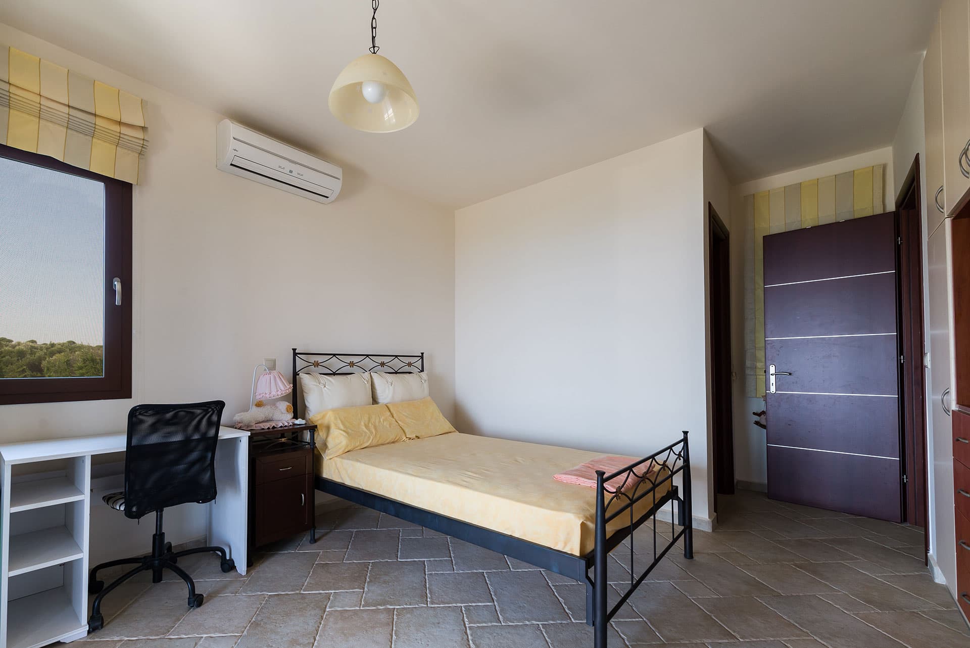 master-bedroom-with-half-bathroom-1