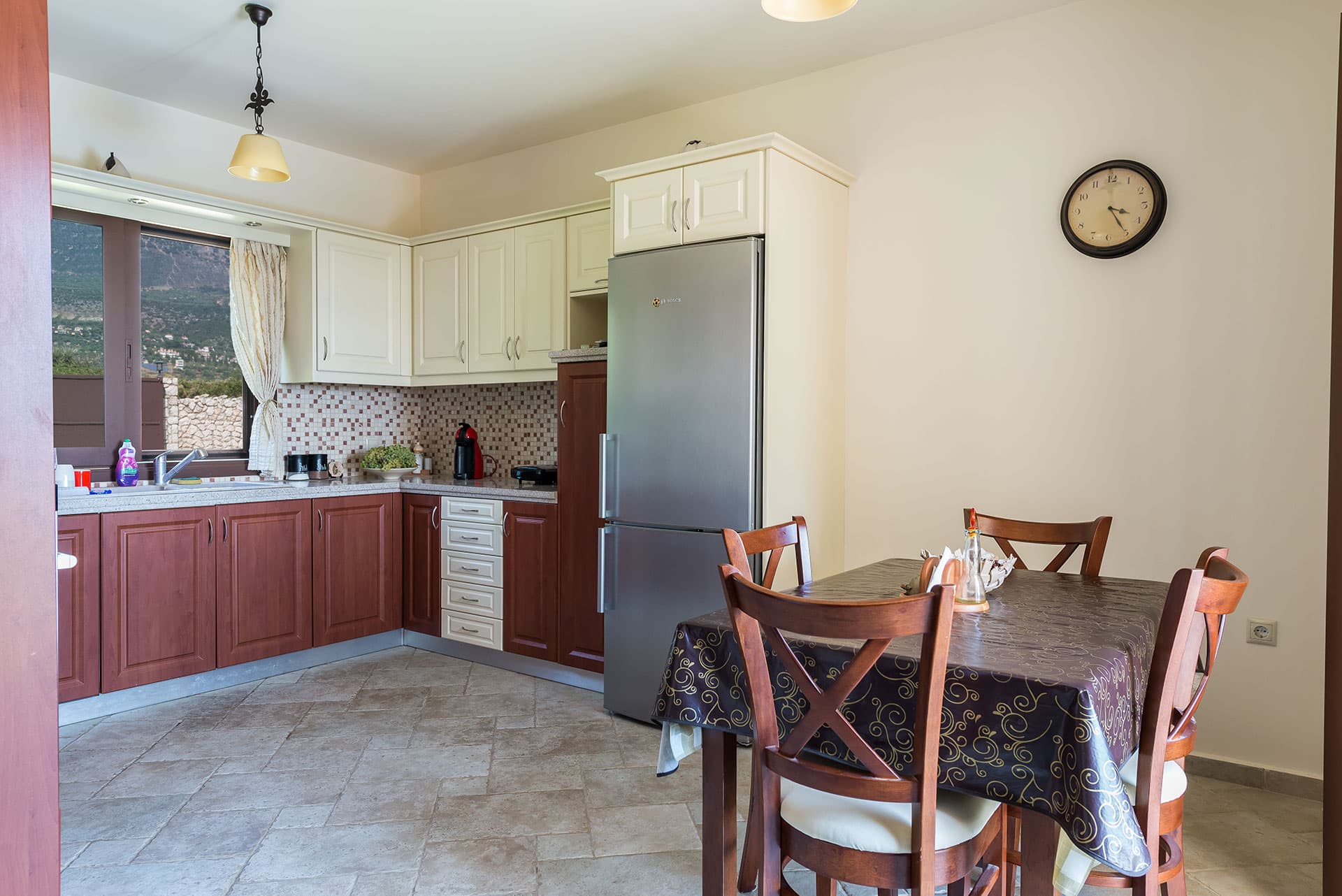 the full equipped kitchen